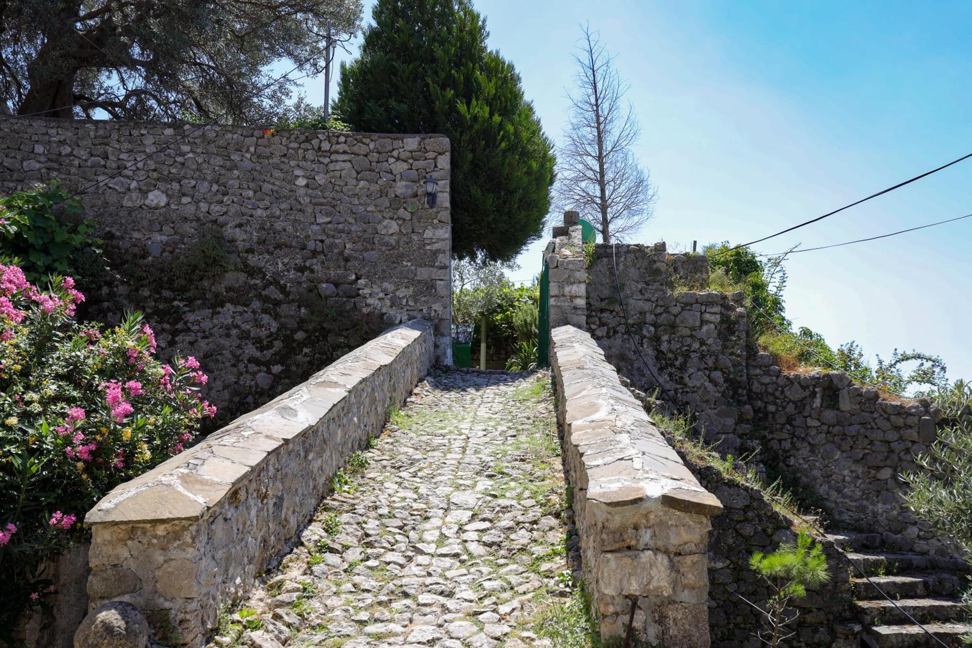 The House Of Dollma , Inside Kruja Castle Ξενοδοχείο Εξωτερικό φωτογραφία