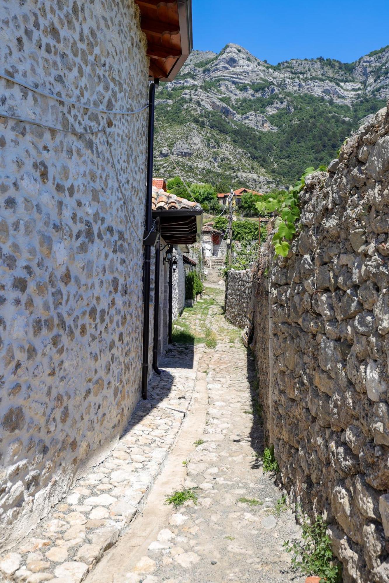 The House Of Dollma , Inside Kruja Castle Ξενοδοχείο Εξωτερικό φωτογραφία